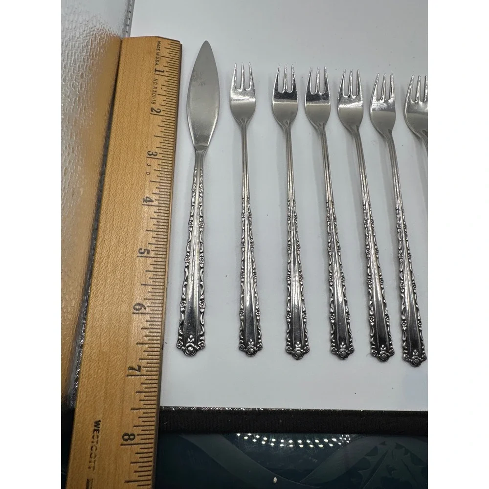 Oneida Cherie Deluxe Stainless 7 Cocktail Forks 1 Master Butter Knife 8pc Set